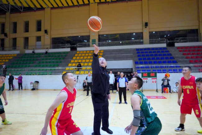 奋勇争先   无限“警”彩