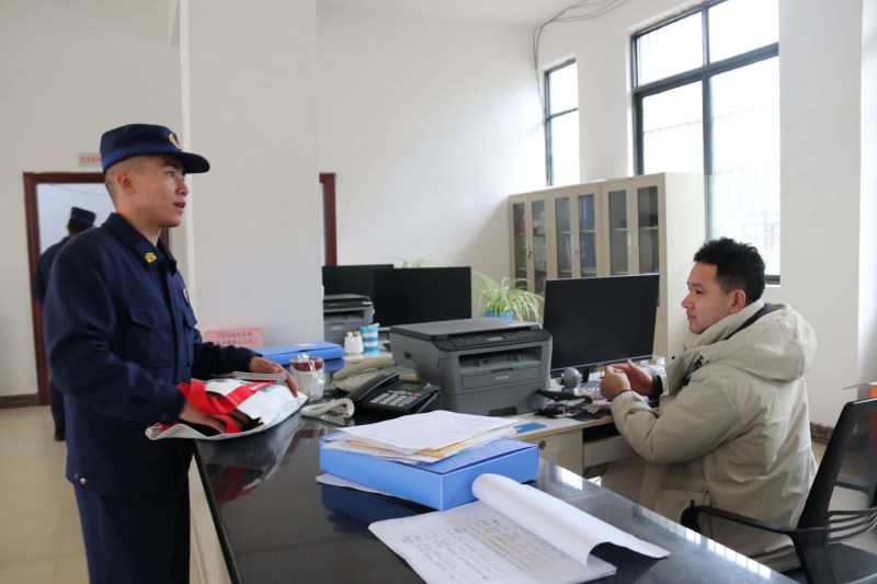 乐业消防：寒冬送安全 社区科普护民生