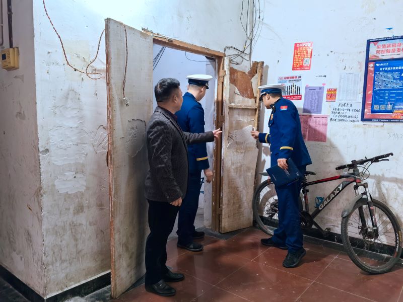 凌云县消防开展高层建筑消防安全“把脉问诊”  守护岁末年初平安